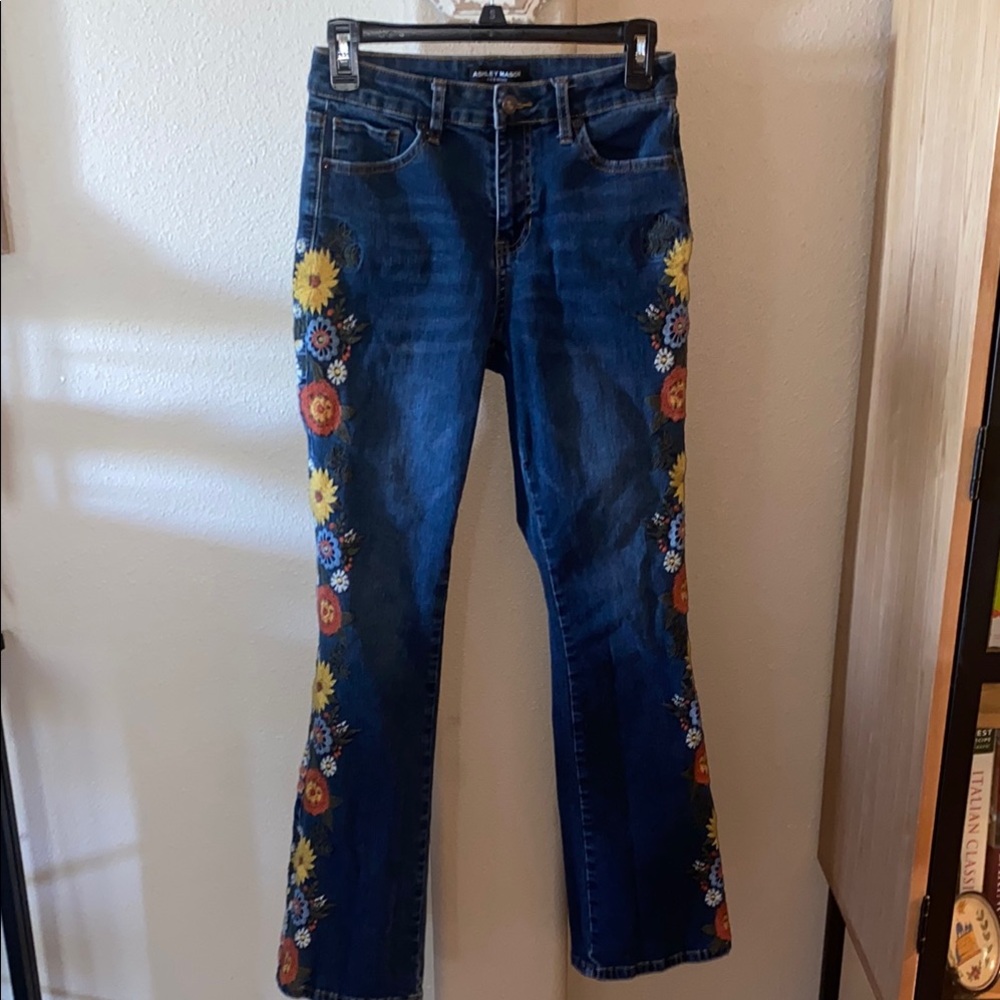 Ashley Mason premium Floral Embroidered Blue Jeans size 5/27